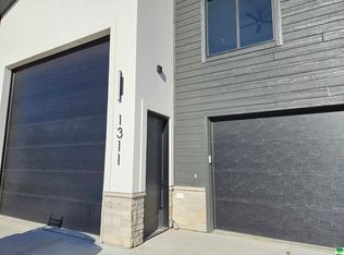 1311 Quiniela Dr, North Sioux City, SD 57049