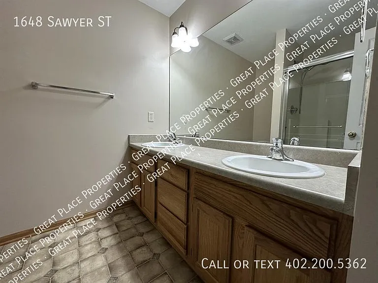 1648 Sawyer St — Photo 14