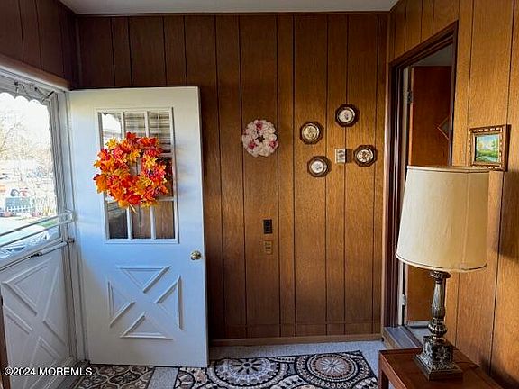 5th image of 157B Rosewood Drive