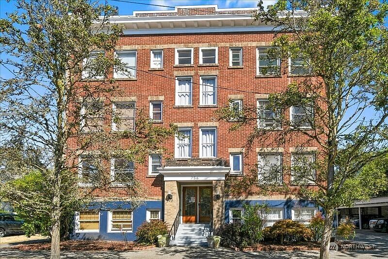 1st image of 756 Broadway Avenue E #202