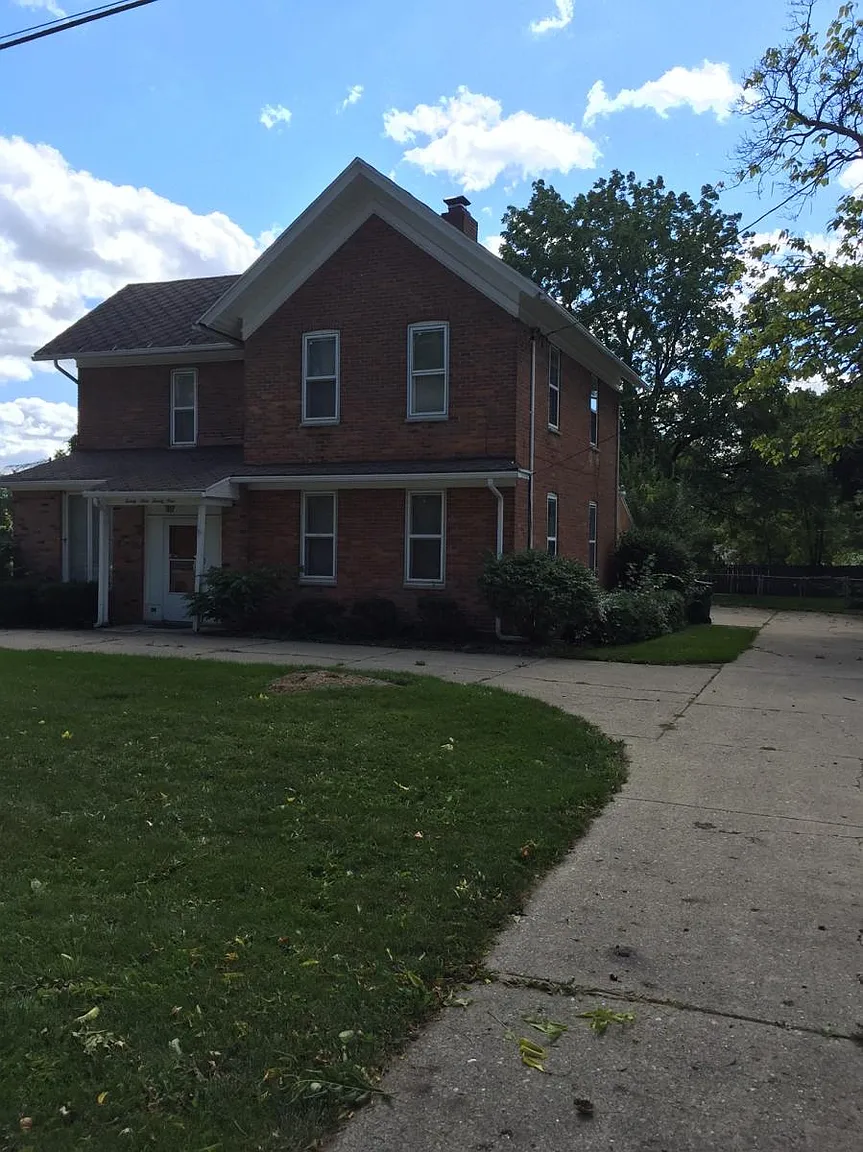 2921 W Holmes Rd photo 1