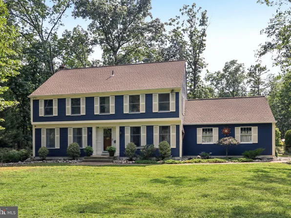 4 Roxbury Dr, Medford, NJ 08055