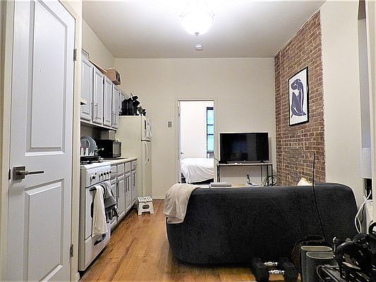 4th image of 226 E 85th St APT 2C