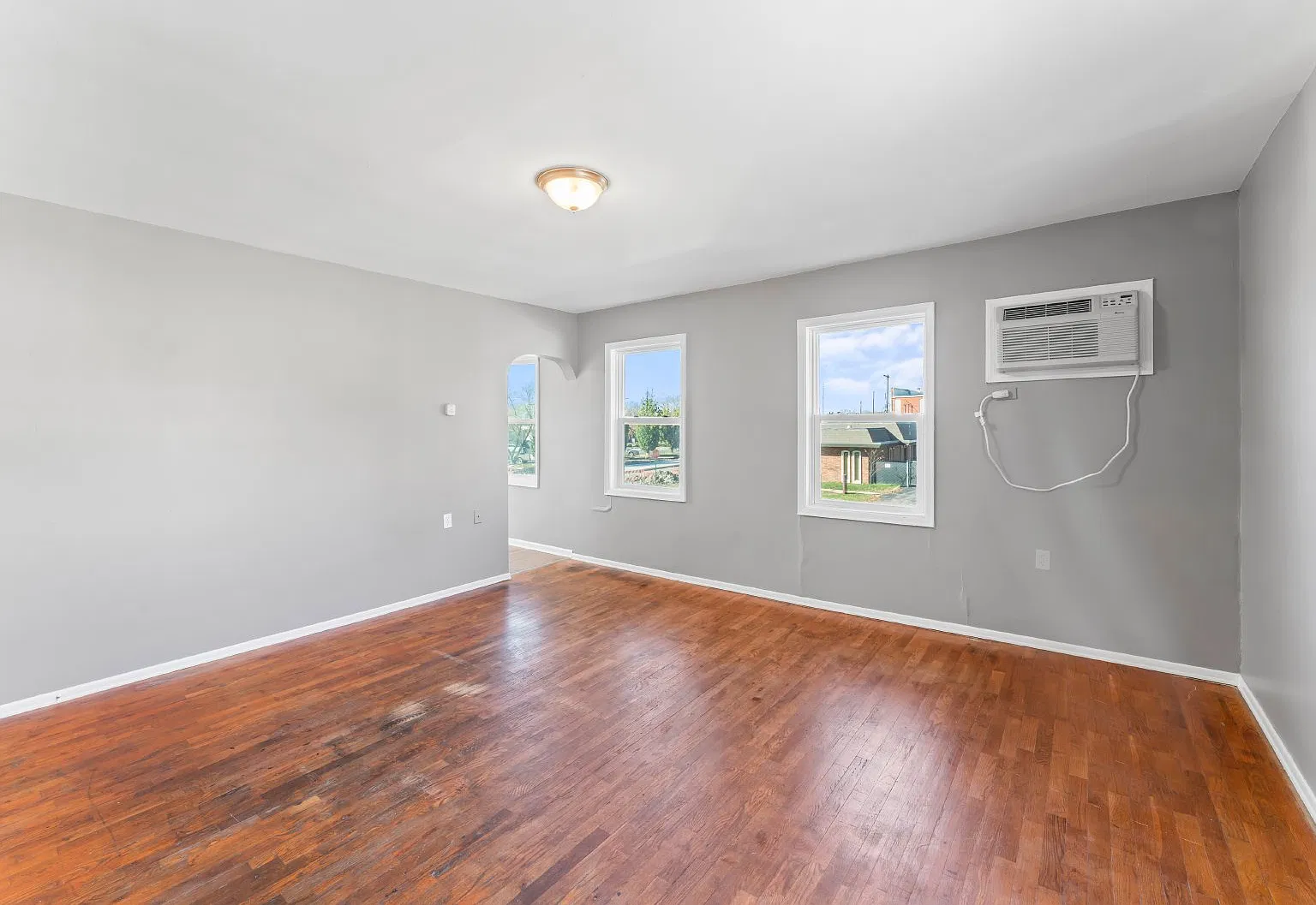 1 bed, 1.0 bath, 700 sqft, $800 — Photo 2