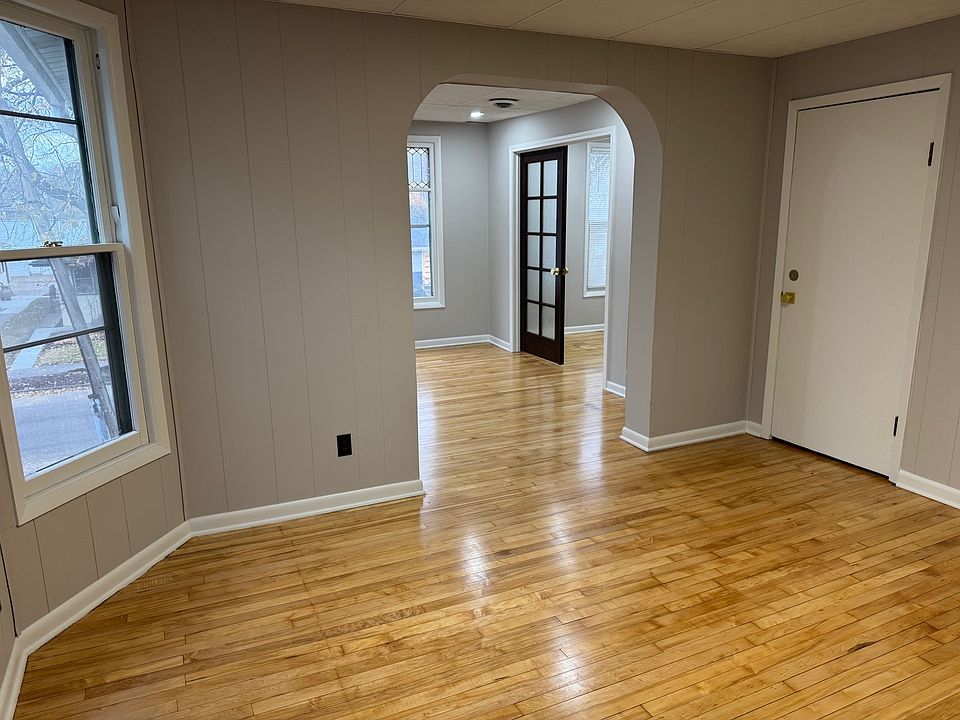 1st image of 512 8th Ave NE #2