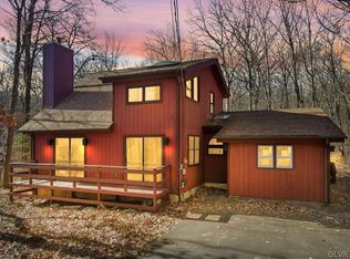 2210 Apley Ct, Bushkill, PA 18324