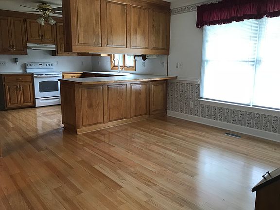 Kitchen/ Breakfast nook