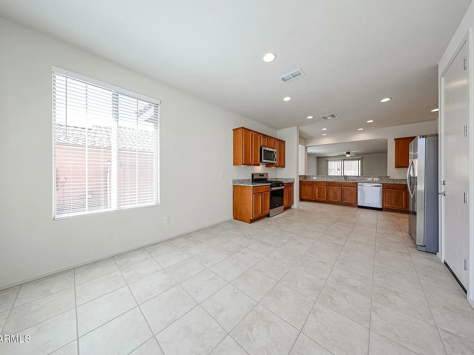 3 bed, 2.0 bath, 1959 sqft, $2,400 — Photo 3