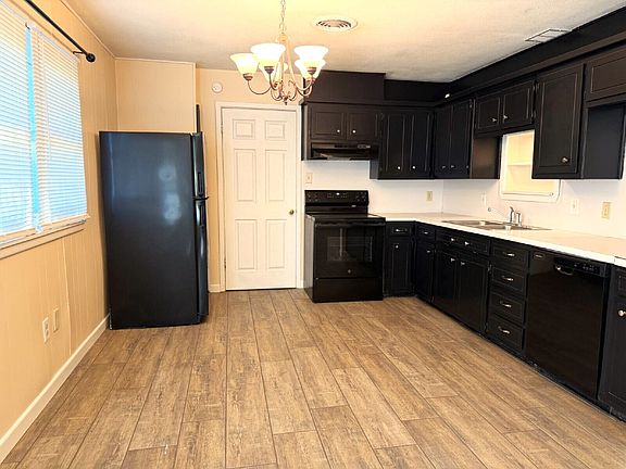 3rd image of 5015 52nd St
