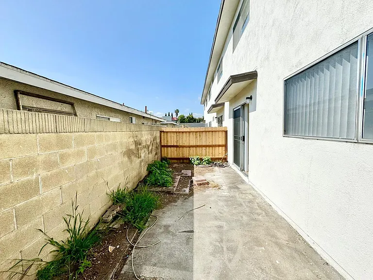 11075 Westminster Ave — Photo 51