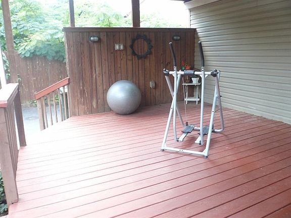 3rd image of 1114 Oak Hill Dr