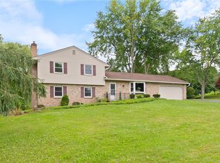 7 Guilford Way, Pittsford, NY 14534