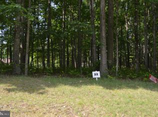 22 Twin Lakes Dr, Berkeley Springs, WV 25411