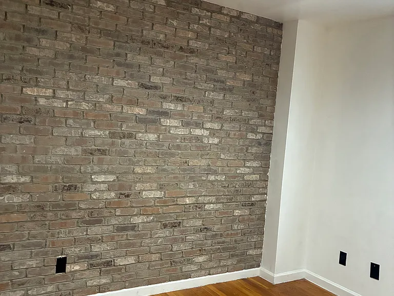 409 Halsey St #1 — Photo 4