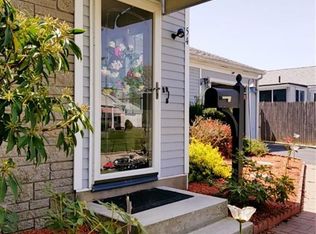 54 Robin Hood Dr, Riverside, RI 02915