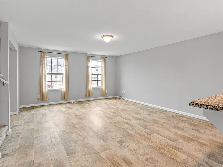 7193 Primrose Ln — Photo 10