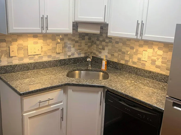 1029 W Cross St #1029 — Photo 8