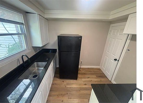 5th image of 16126 Dexter Ave