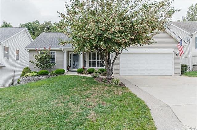 1st image of 1121 Oak Hollow Dr