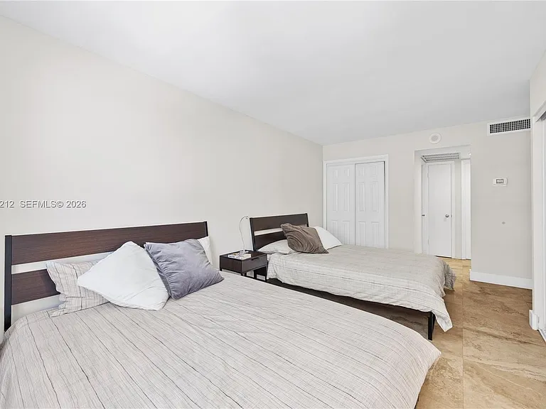 5555 Collins Ave #4B — Photo 8