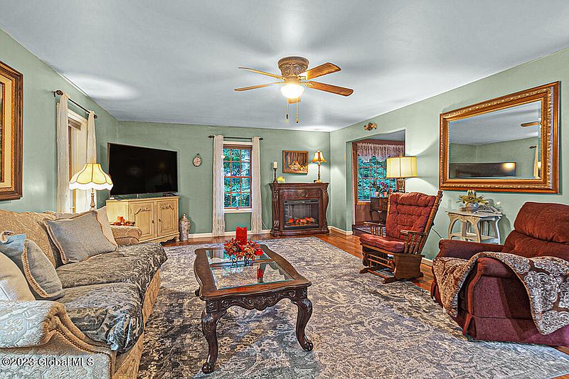 4th image of 324 1st Street