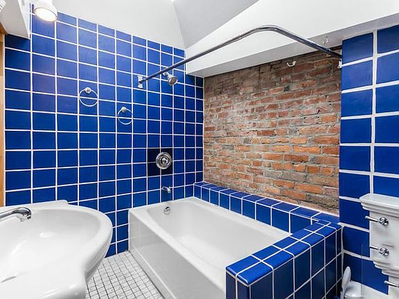 4th image of 155 Prince St APT 2
