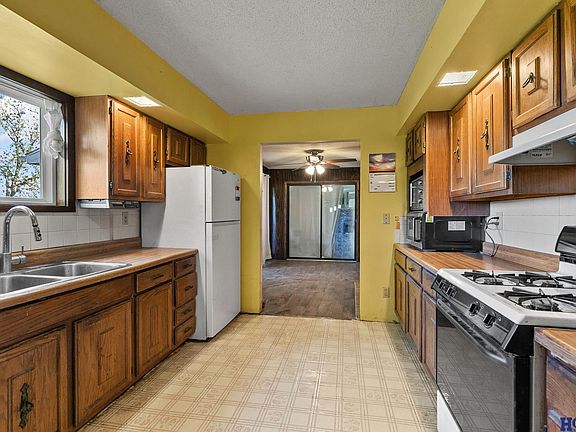 5th image of 71020 Frederick Ave