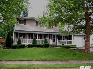 122 Jamie St, Islip Terrace, NY 11752