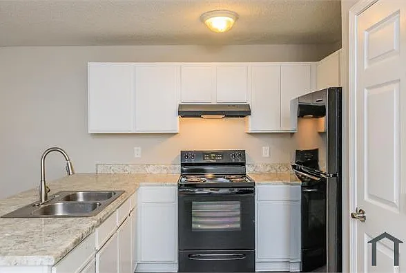 2 bed, 902 sqft, $975 — Photo 1