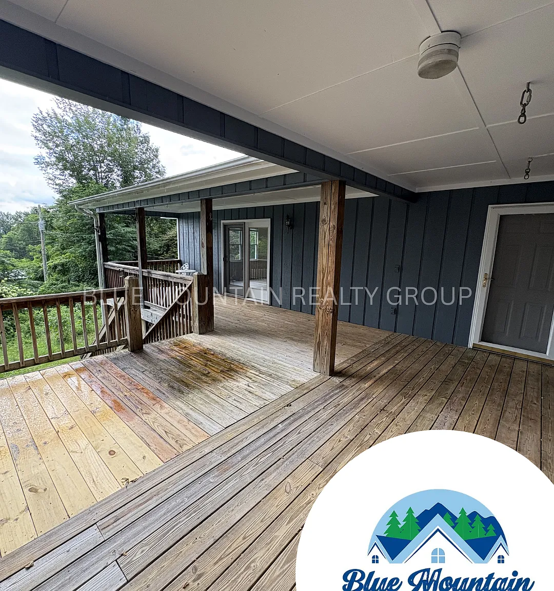 3 bed, 3.0 bath, $2,100 — Photo 1