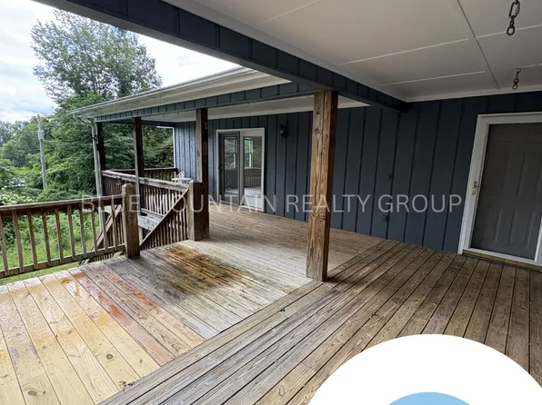 67 Vinewood Dr, Waynesville, NC 28785