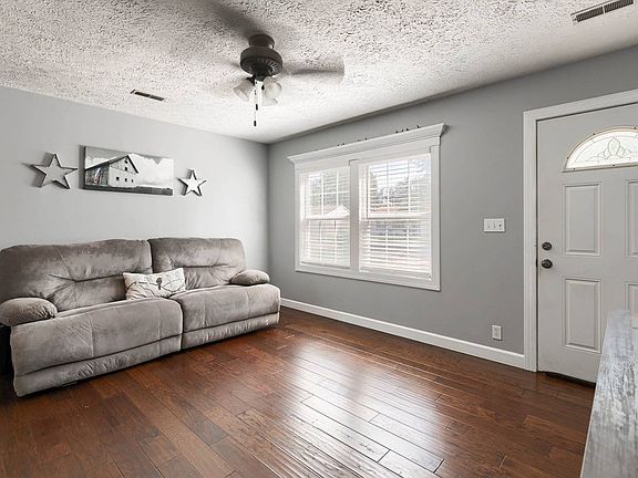 3rd image of 678 Danberry St
