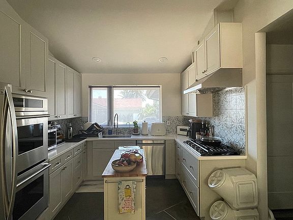3rd image of 2740 Lake Hollywood Dr