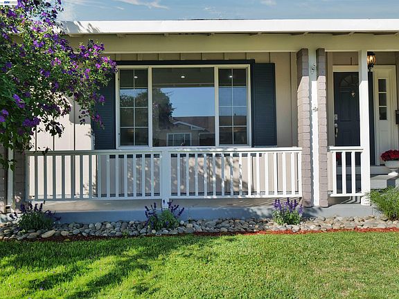 4th image of 35831 Caxton Pl