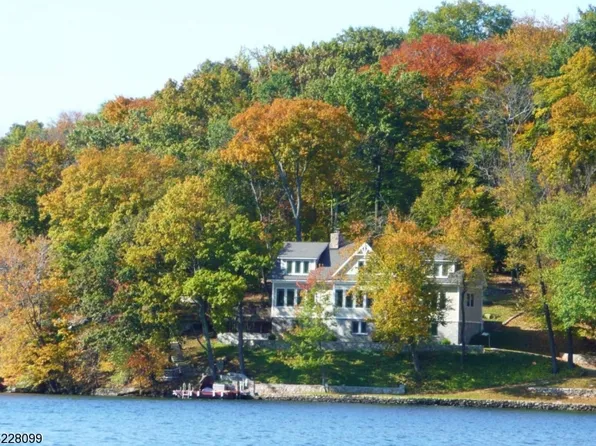 20 Halsey Oval, Jefferson Twp., NJ 07849