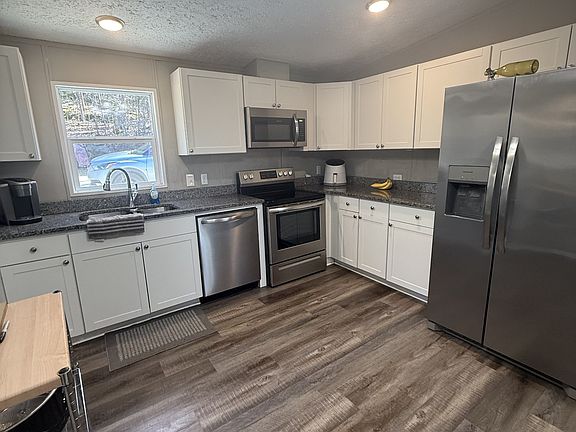 5th image of 398 Hiwassee Rd