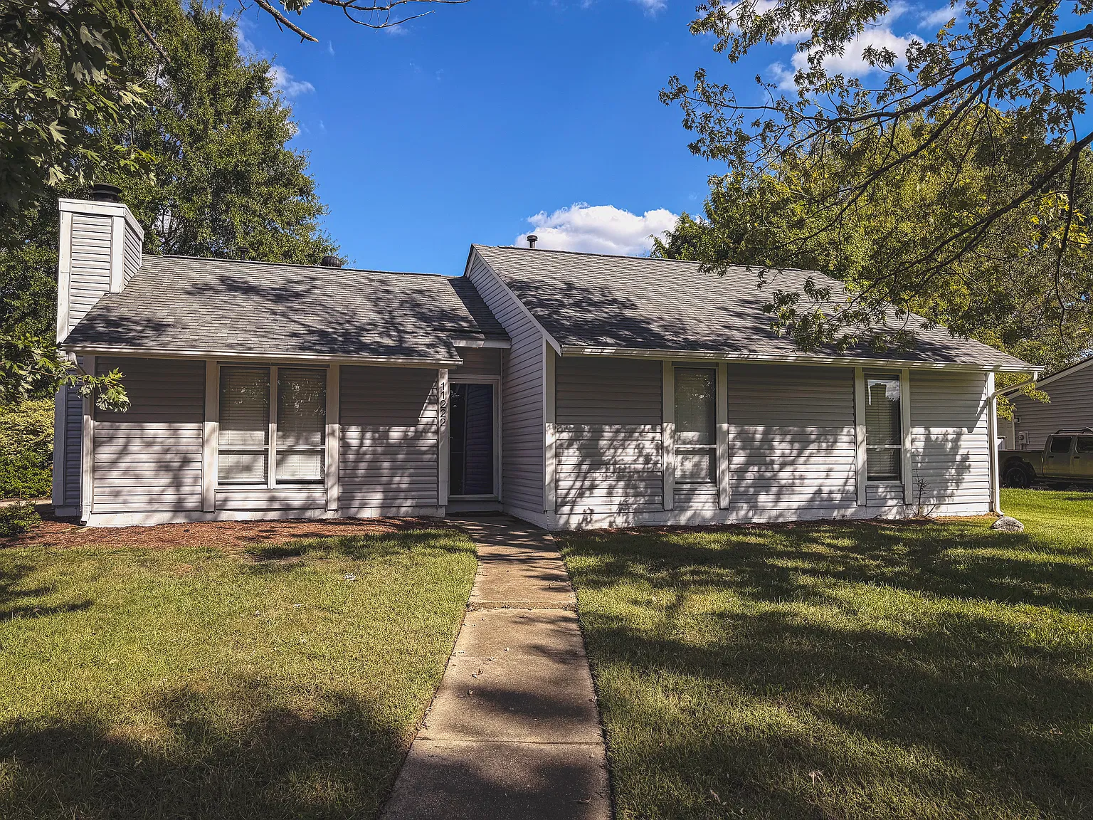 3 bed, 1300 sqft, $2,300 — Photo 1
