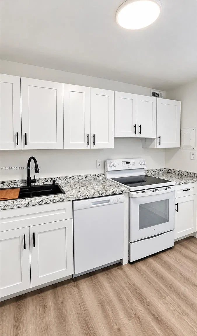 1750 James Ave — Photo 2