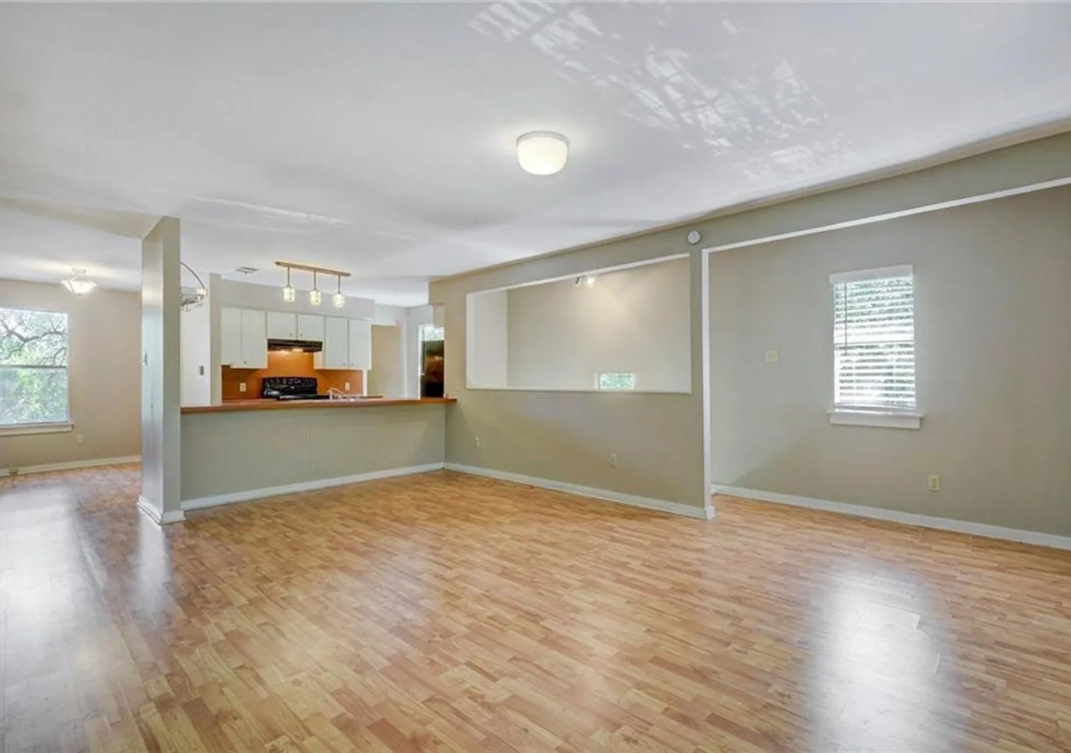 1305 Lorrain #E — Photo 4