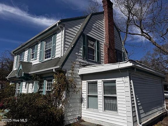 2nd image of 902 W 5th Street