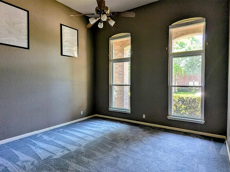 114 Ambrose Dr — Photo 18