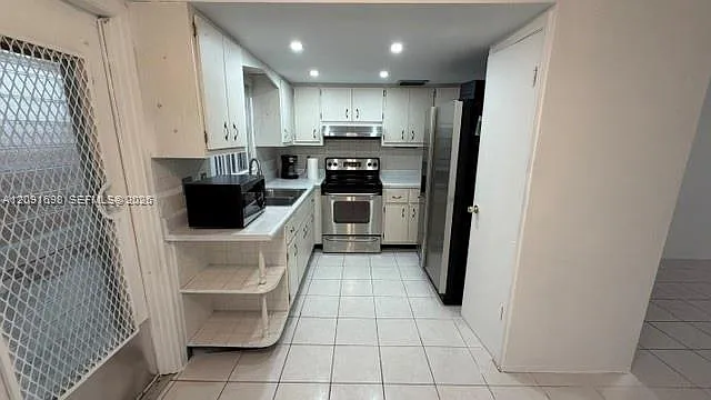 Royal Terrace Condominium — Photo 1