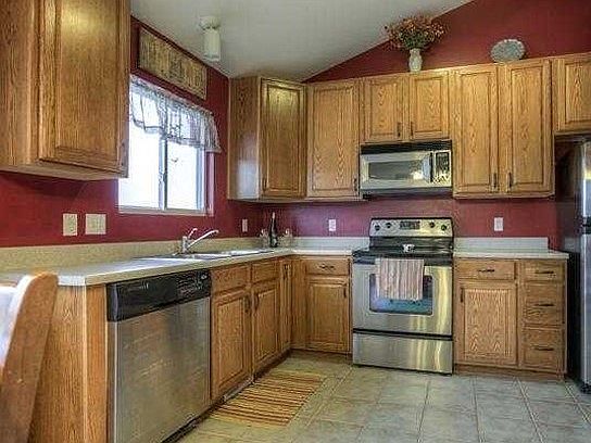 3rd image of 16134 Blackwalnut St