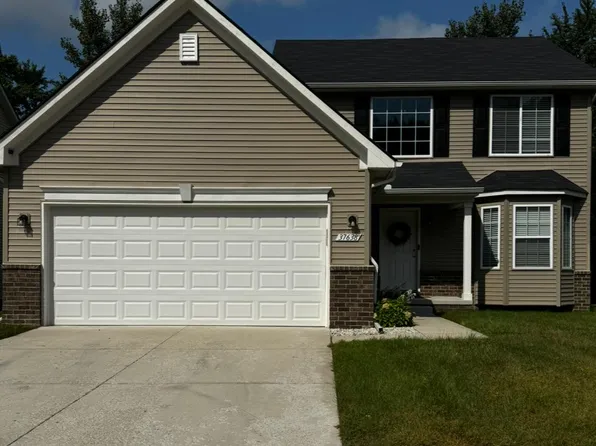 37638 N Dianne Ln, New Boston, MI 48164