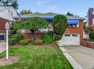 215 Mohegan Way, Fort Lee, NJ 07024
