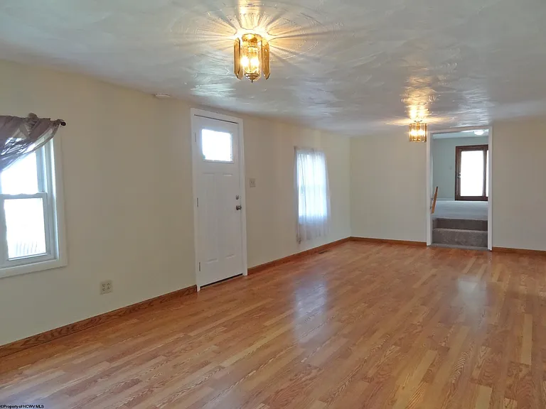 2726 Stewartstown Rd — Photo 12
