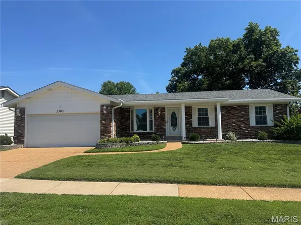 2303 Broken Horse Ln, Saint Louis, MO 63129