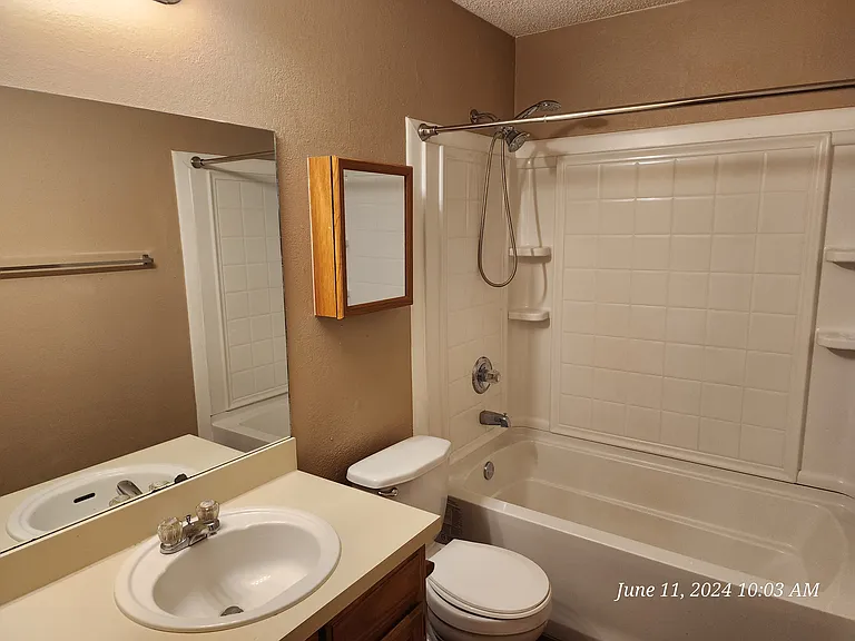 429 SW Thomas St #D — Photo 6