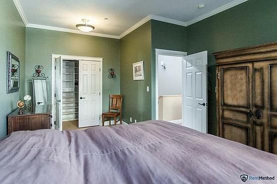 2nd image of 1863 Filbert St