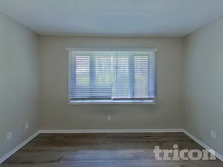 1444 Willow Creek Ln — Photo 18